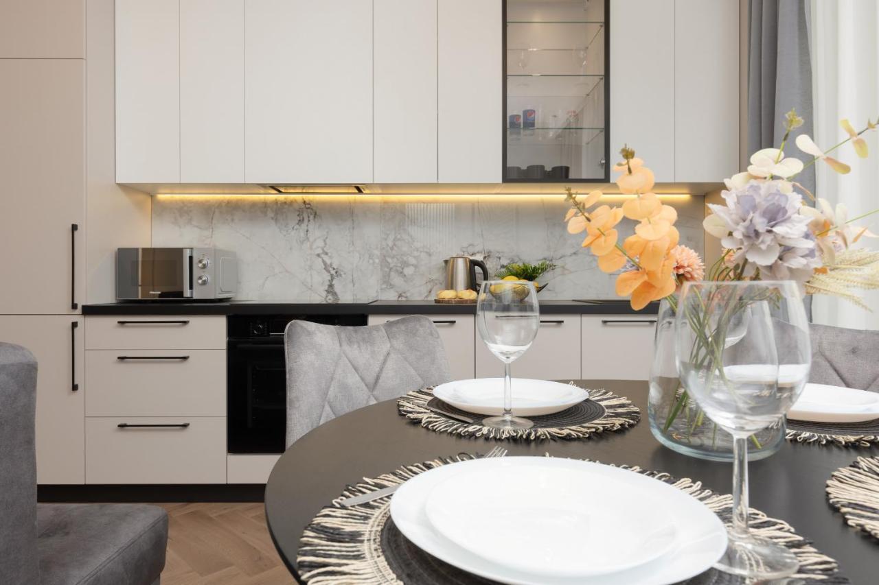 Stunning Family Apartment Ursynow With Parking & Balcony By Noclegi Renters Warsaw Exterior photo